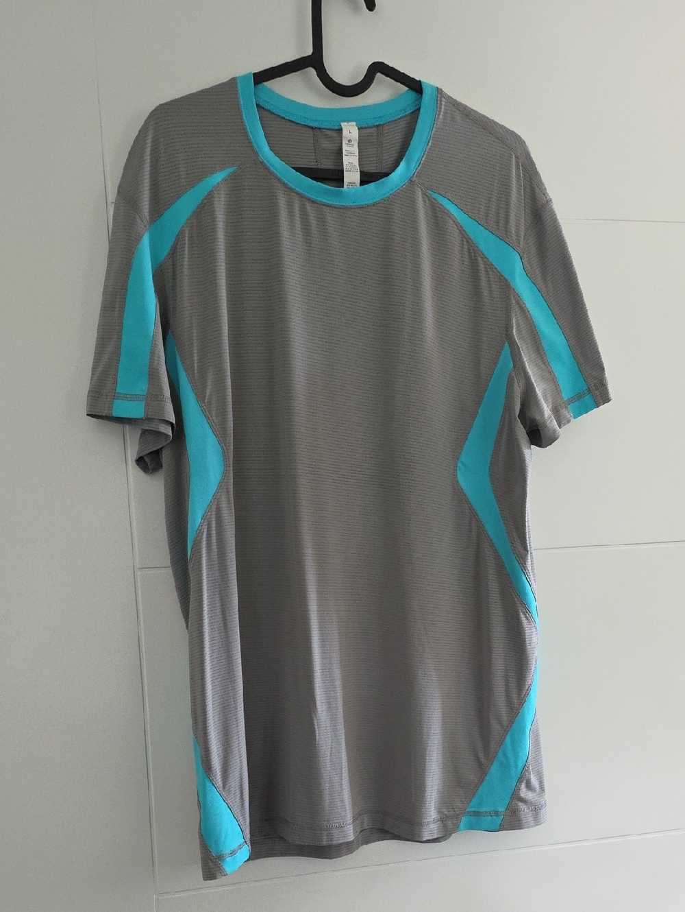 lululemon athletica Gray Performance Tee with Turquoise Trim Size L